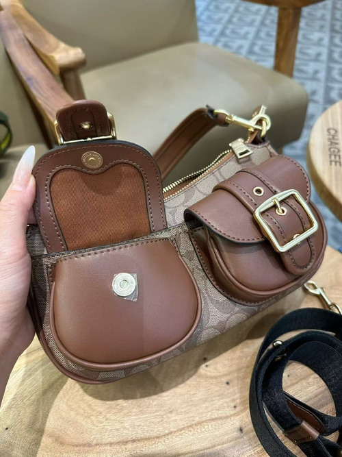 2025 Women's Bags Soho Vintage Underarm Bag Ashton Retro Baguette Motorcycle Bag