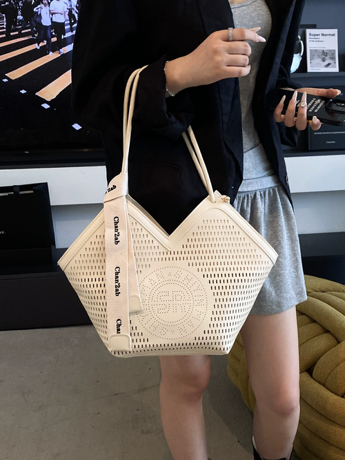 2025New Fashion Tote Bag for Women Large-Capacity Woven Shoulder Satchel with Zipper Closure for Commuting Handbag