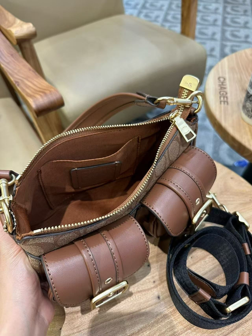 2025 Women's Bags Soho Vintage Underarm Bag Ashton Retro Baguette Motorcycle Bag