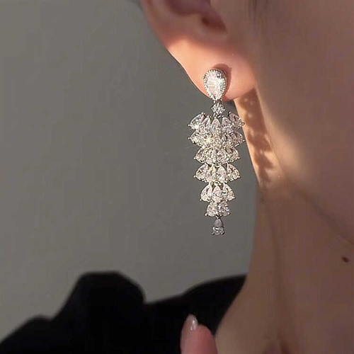 Luxury Artisan Fan-Drape Earrings – Micro-Pavé Zirconia Cascading Elegance for Timeless Glamour