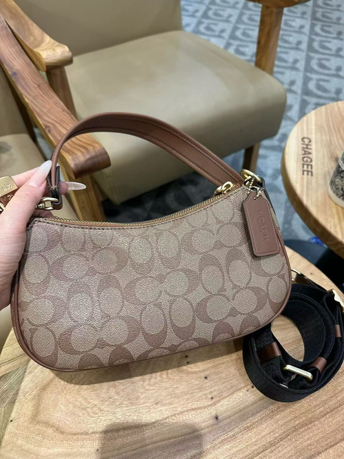 2025 Women's Bags Soho Vintage Underarm Bag Ashton Retro Baguette Motorcycle Bag