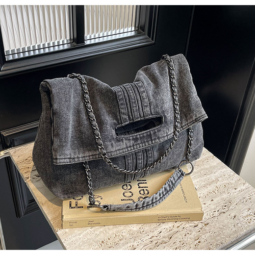 2025New Style Large Capacity Denim Backpack with Chain Strap for Daily Commuting Tote Bag Polyester Lining
