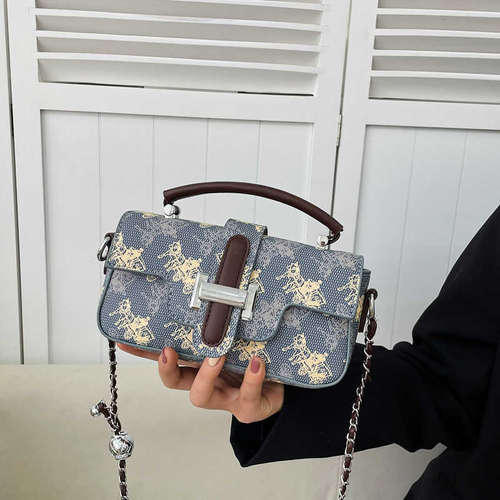 Luxury Vintage Chain Strap Bag 2025 – Minimalist Square Crossbody Purse for Women, Elegant Shoulder & Hand Carry Clutch
