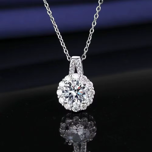 Custom Full Diamond Round Pendant Necklace Fashion Jewelry Necklace 925 Sterling Silver Moissanite Necklace for Women