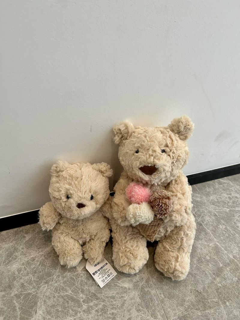 Oatus Bear with Ice Cream us