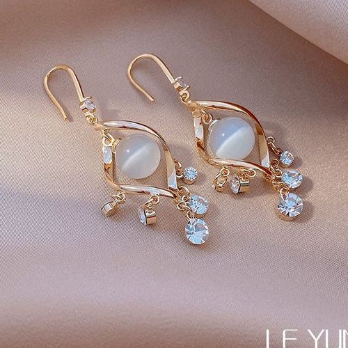Vintage Cat's Eye Earrings - Sparkle with Timeless Elegance