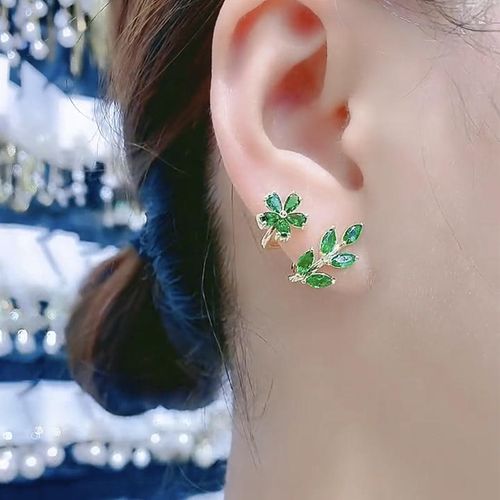 Fresh Green Floral Earrings – Delicate Leaves & Blooms for Everyday Charm