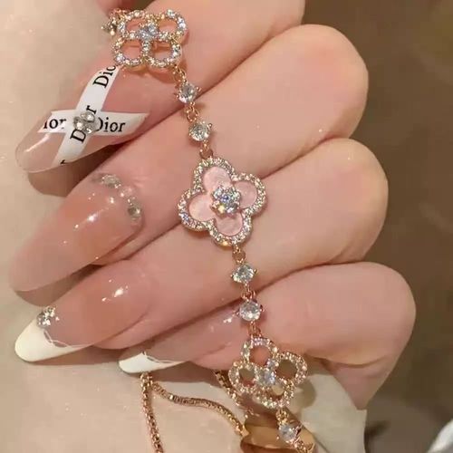 Luxury Sparkle Clover Bracelet - Hollow & Crystal-Embellished