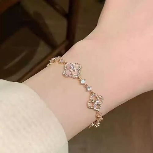 Luxury Sparkle Clover Bracelet - Hollow & Crystal-Embellished