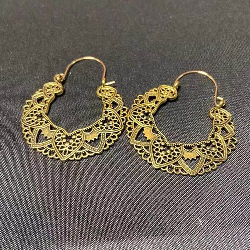 Vintage Exaggerated Hollow Pattern Drop Earrings – Timeless Statement Piece ✨