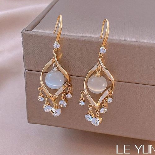 Vintage Cat's Eye Earrings - Sparkle with Timeless Elegance