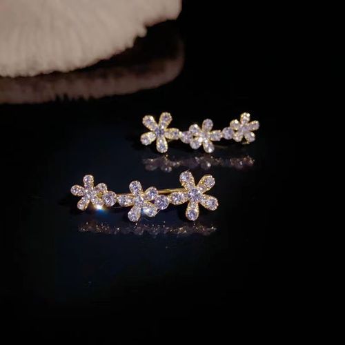 Sparkling Purple Zircon Flower Ear Cuff - Chic Minimalist Elegance for Every Outfit