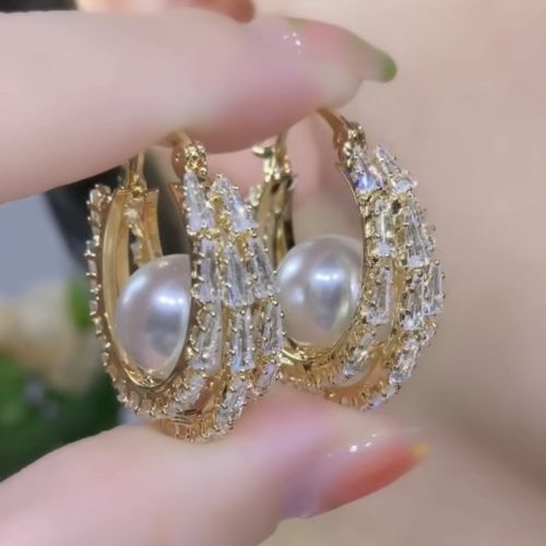 New In! Micro-Set Zircon & Pearl Huggie Earrings – Elevate Your Daily Look