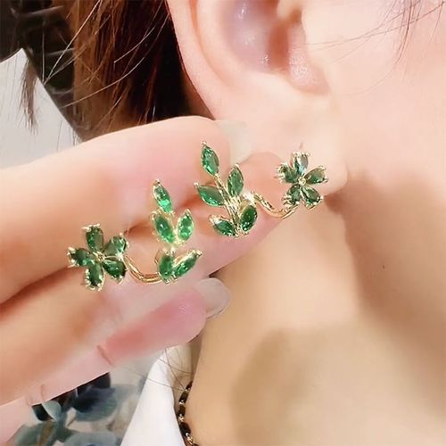 Fresh Green Floral Earrings – Delicate Leaves & Blooms for Everyday Charm