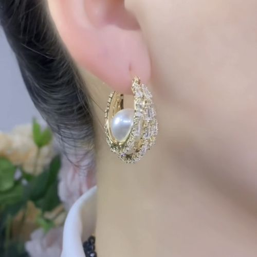 New In! Micro-Set Zircon & Pearl Huggie Earrings – Elevate Your Daily Look