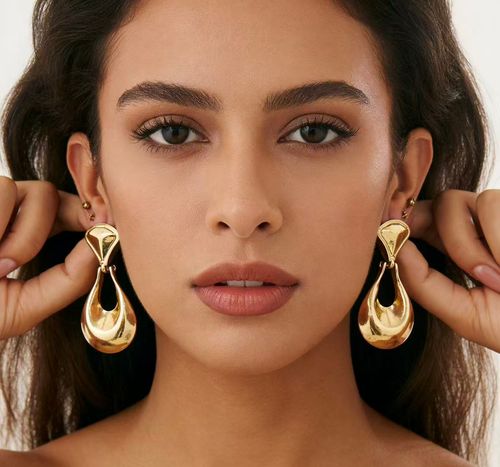 Lava-Inspired Drop Earrings - Sleek Design for a Slimmer Face Silhouette