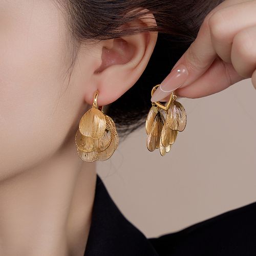 Dainty Butterfly Wing Tassel Earrings | Minimalist Luxury for Her（The color appears golden.）