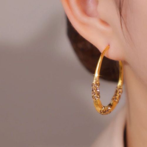 Minimalist Gold Hoop Earrings - Timeless Elegance for Every Look