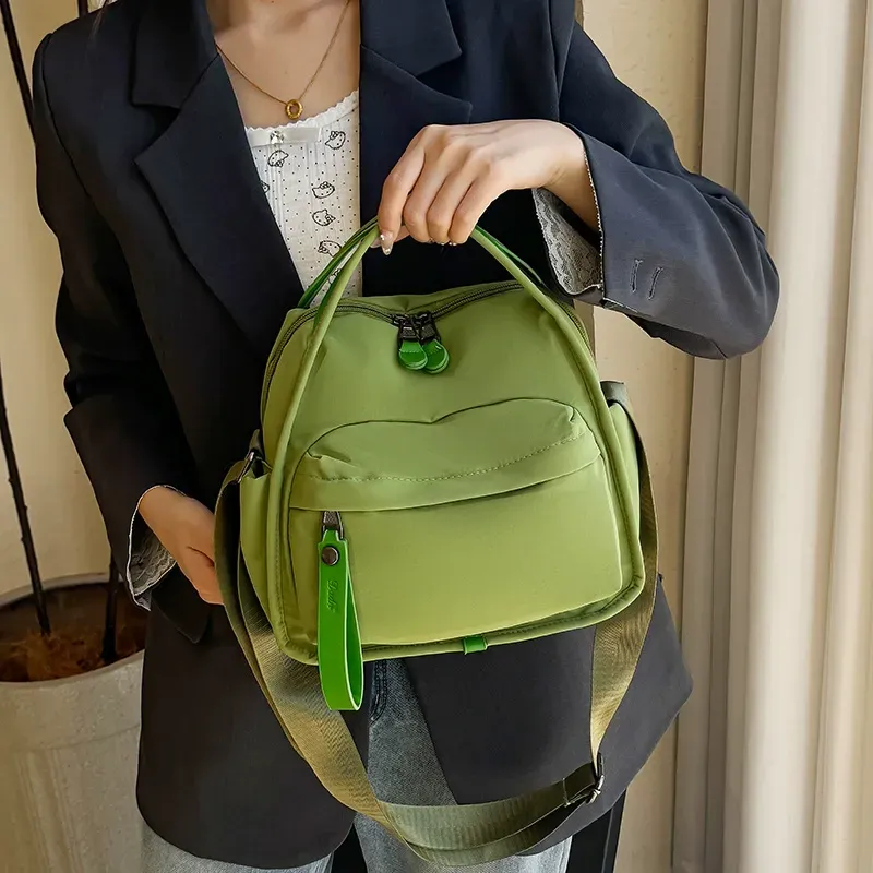 Simple, lightweight, casual, one-shoulder, hand-held, commuter bag for women, new style, fashionable and versatile Oxford cloth messenger bag
