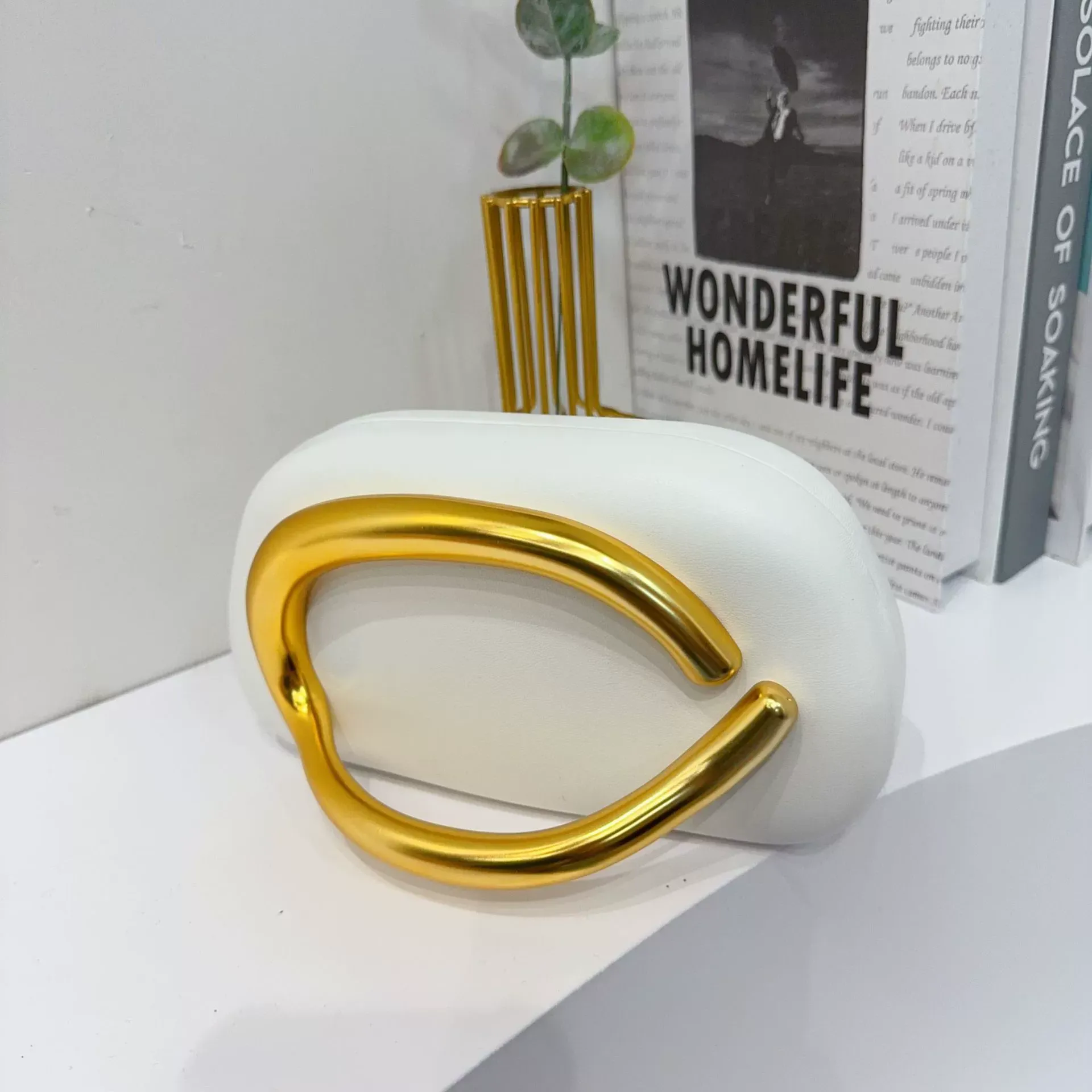 Classic round box clutch, evening bag, acrylic bag with vintage metal handle, suitable for shoulder or crossbody wear.