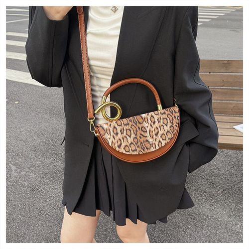 Niche design saddle bag with leopard print, single-shoulder and cross-body bag, versatile everyday commuter handbag for women.