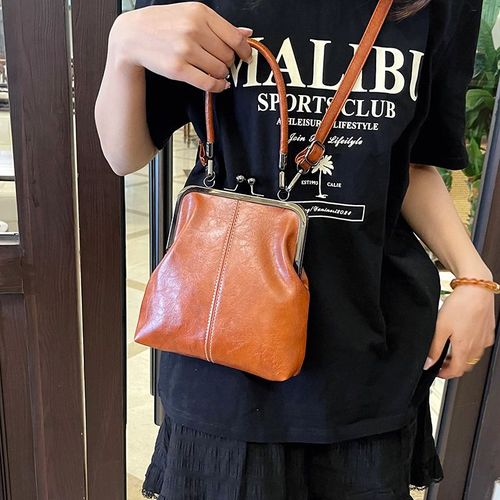 Women's handbag, versatile and stylish, with a clasp closure, suitable for commuting, a simple British-style shoulder bag.