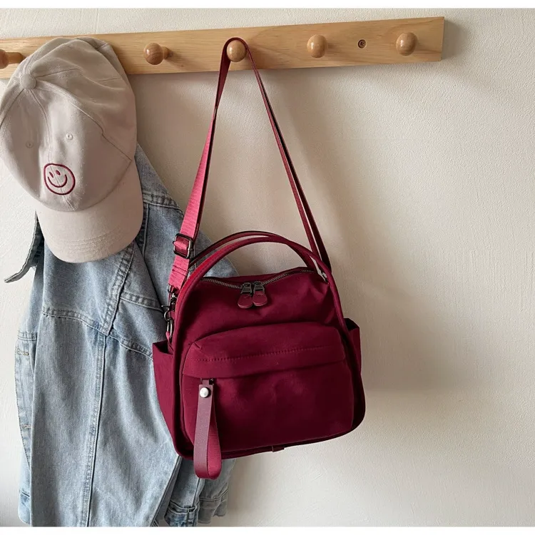 Simple, lightweight, casual, one-shoulder, hand-held, commuter bag for women, new style, fashionable and versatile Oxford cloth messenger bag