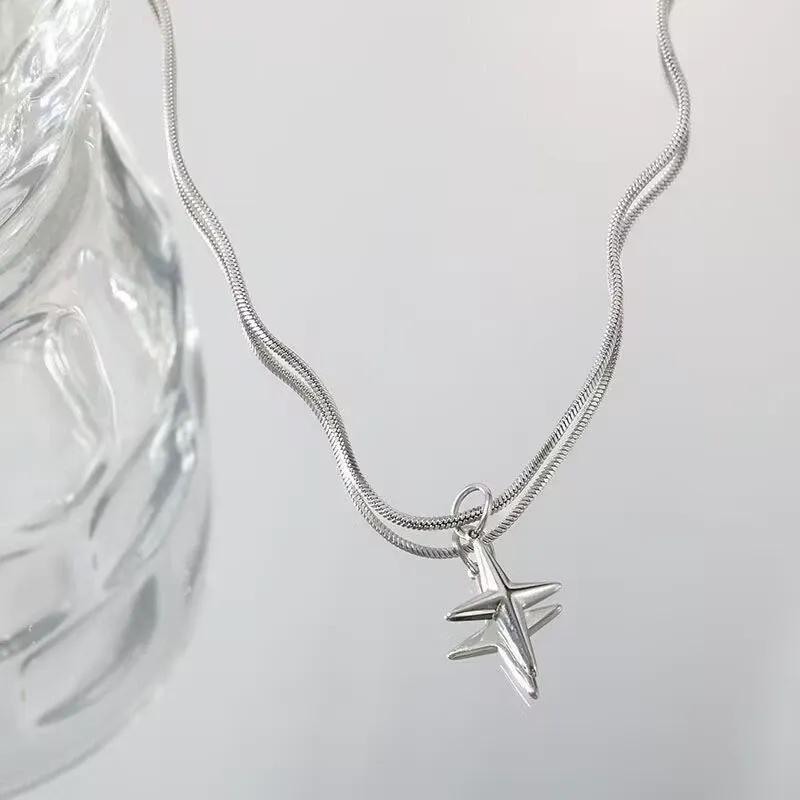 Suitable for both men and women, the little star pendant titanium steel necklace has a sweet and cool personality, simple silver snake bone chain and cross clavicle chain