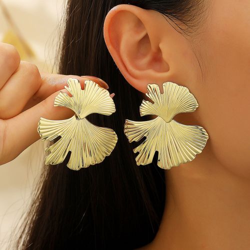 Fashionable and exaggerated ginkgo leaf earrings for women, fashionable and trendy, simple and textured alloy earrings