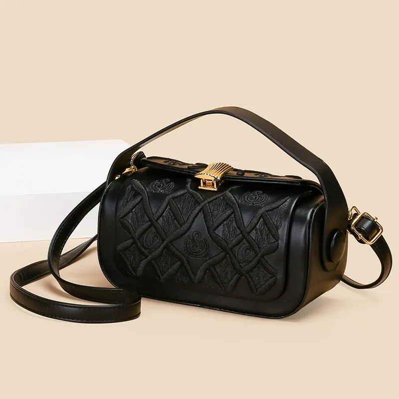 High-end light luxury retro box women's bag 2025 new embroidery thread embroidery handbag one-shoulder crossbody small square bag