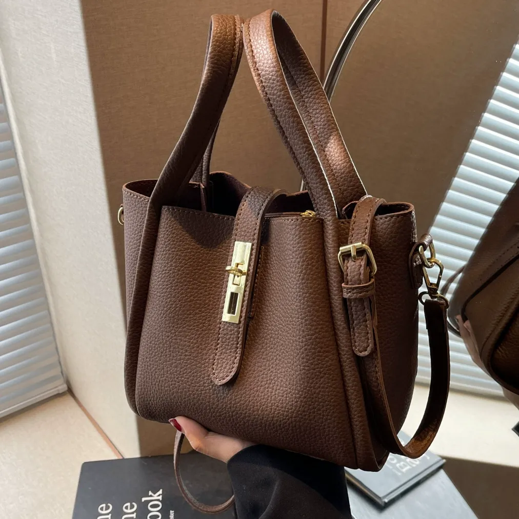 Simple high-end bag for women, fashionable and versatile retro commuter messenger bag, textured portable bucket bag