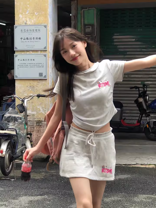 辣妹休閒運動套裝女夏季短款顯瘦短袖T恤短裙OOTD炸街兩件套