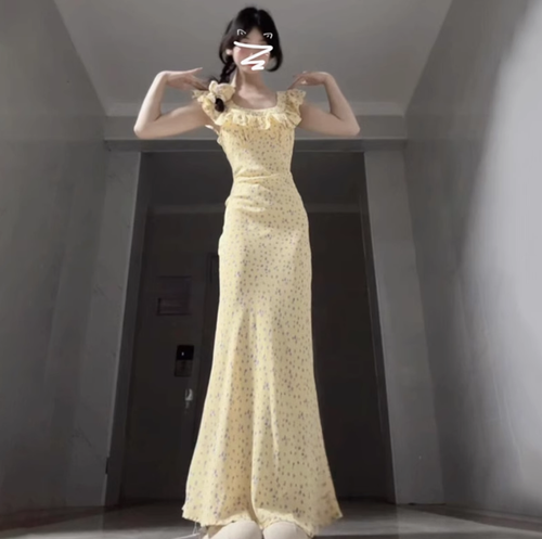 2025新款法式小飛袖黃色碎花吊帶連衣裙子女夏季海邊度假氣質長裙