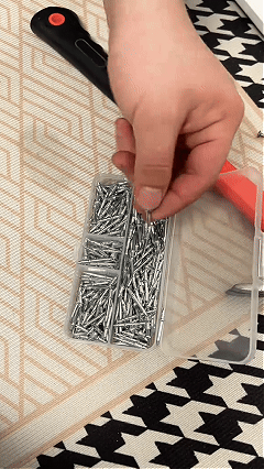 500pcs Double-Head Skirting Thread Seamless Nails, 2-Sided Nails with 5 Sleeve Tool,Invisible Double Headed Trim Seamless Pins for Seamless Baseboard Installation, Molding & Wall Panels.