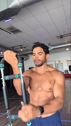 Twister Arm Trainer, Chest Workout Equipment, Portable Home Equipment,Adjustable Chest Trainer for Upper Body.Forearm,Triceps & Chest Workout.Self-Use or Gift.For Men & Women