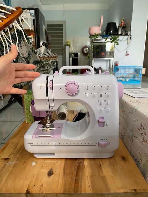 505A medium-sized multi-functional household sewing machine. Match 12 kinds of sewing patterns... It is suitable for home sewing work of various materials.