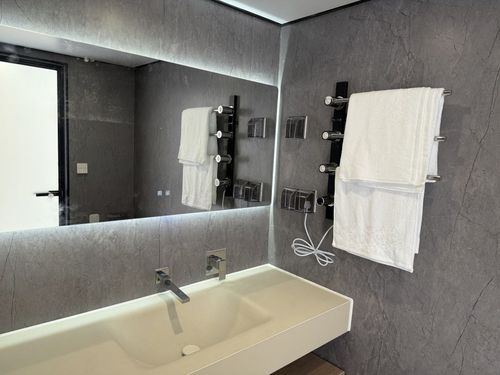 40ft Solar Powered Smart Capsule Space Cabin Tiny House Space Capsule House with Trailer