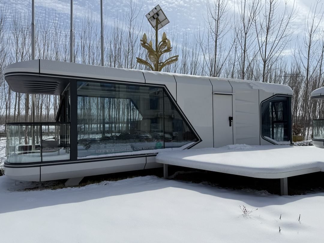 40ft Solar Powered Smart Capsule Space Cabin Tiny House Space Capsule House with Trailer 复制