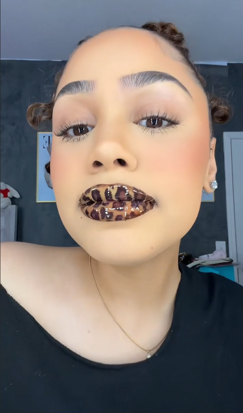 10 Lip Patches