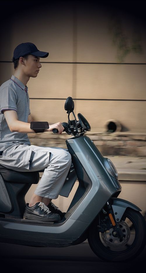 Adjustable Magnetic Wrist Phone Strap | Hands-Free Phone Holder for Running & Cycling  >