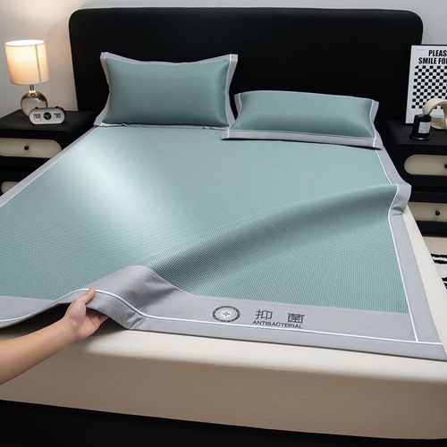 Cooling silk mattress set (3-piece set), includes fitted sheet and 2 pillowcases, suitable for double beds. Standard double bed size.