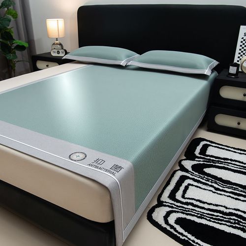 Cooling silk mattress set (3-piece set), includes fitted sheet and 2 pillowcases, suitable for double beds. Standard double bed size.