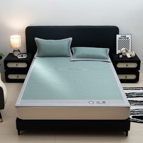 Cooling silk mattress set (3-piece set), includes fitted sheet and 2 pillowcases, suitable for double beds. Standard double bed size.