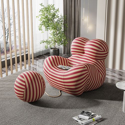 Poltrona em forma de abraço materno, design minimalista italiano com forma irregular, popular cadeira casual para varanda.