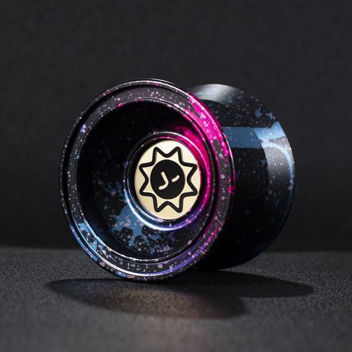 Professional alloy yo-yo for freestyle competition with extra-long spin time.