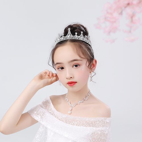 Girls' high-end clothing paired with crowns