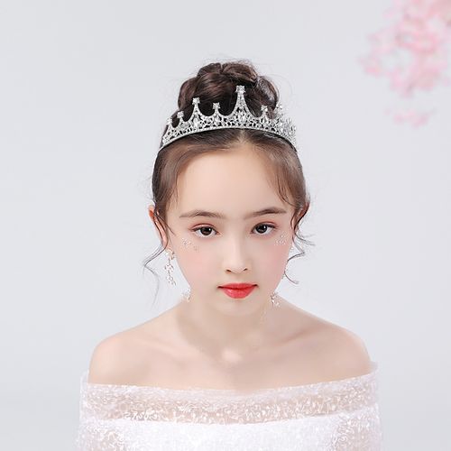 Girls' high-end clothing paired with crowns