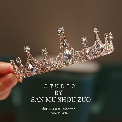 Girls' high-end clothing paired with crowns