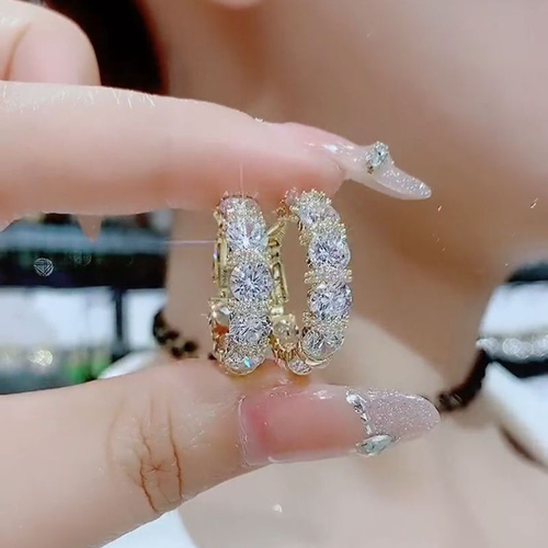 Light luxury, full of diamond zircon earrings, niche design, high-end sense of design, exquisite stud earrings, exquisite super flash earrings