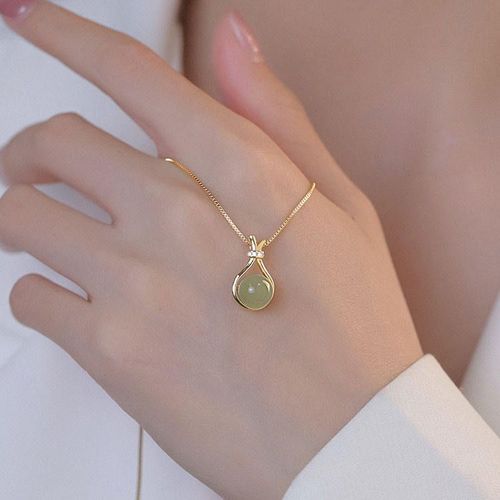 The women's titanium steel necklace with a light luxury style imitating the Hetian jade blessing bag pendant exudes a sense of high-end elegance and simplicity, and is versatile A piece of jewelry(Without gift box)